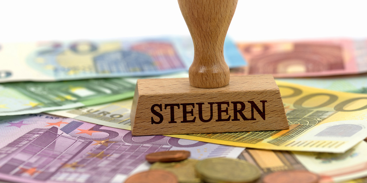 M. Schuppich - stock.adobe.com Steuern und Abgaben
