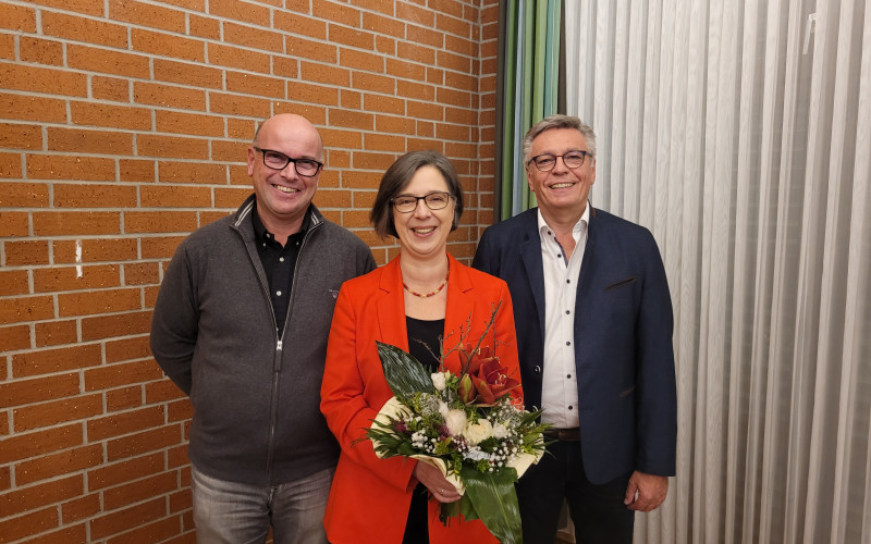 RA Will-Fuchs, Vorstand (li), mit Dr. Ulrike Kirchhoff (mi) und Wolfgang Geppert, Hausbesitzer-Versicherung (r)