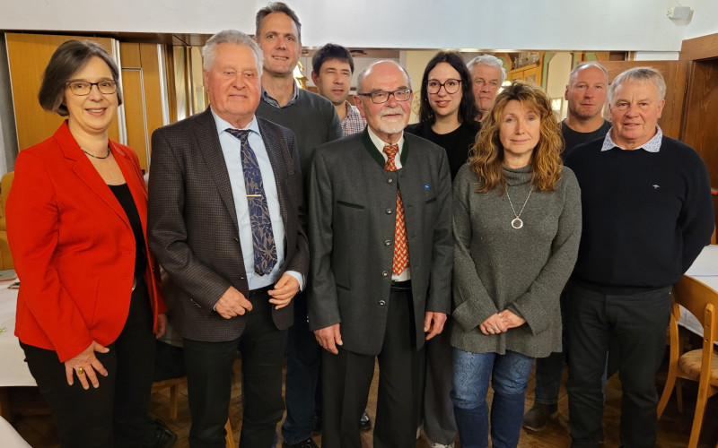 Gerhard Alger, Vorstand (5.v.l), mit seinem Team und den Referenten Walter Maier ( 2.v.l.), RAin Susanne Fischer ( 5. v.r.) und Dr. Ulrike Kirchhoff (1.v.l)