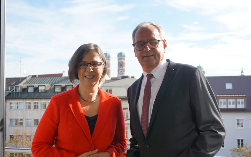 Dr.Ulrke Kirchoff u. RA Maushammer (Vorstand OV) 