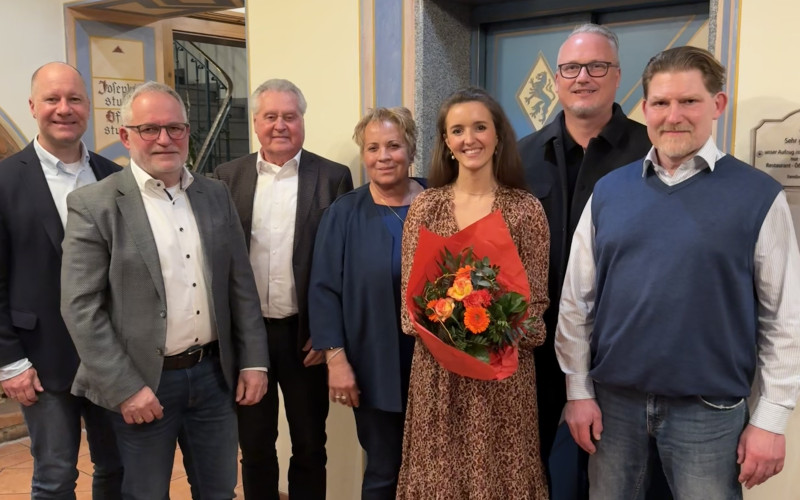 RA Andreas Haböck, Referentin Lucia Hatz, das Vorstandsteam und Walter Maier von der Hausbesitzer Versicherung  (Dritter v. r.)