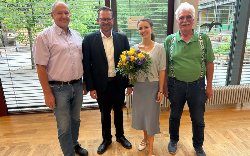 Rechtsanwalt Andreas Berger (2. v. links) mit seinem Team und Referentin Lucia Hatz (2. v. rechts) 