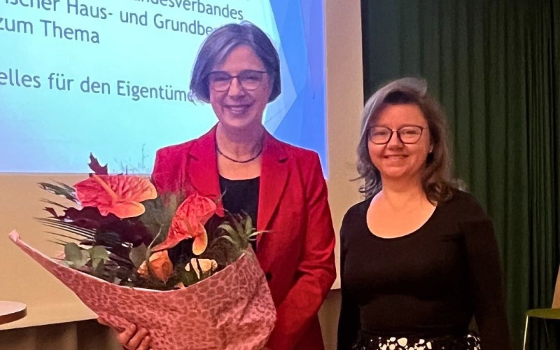 Von links: Dr. Ulrike Kirchhoff (Vorstand von Haus & Grund Bayern) mit Susen Knabner 1. Vorsitzende Haus & Grund Kaufbeuren