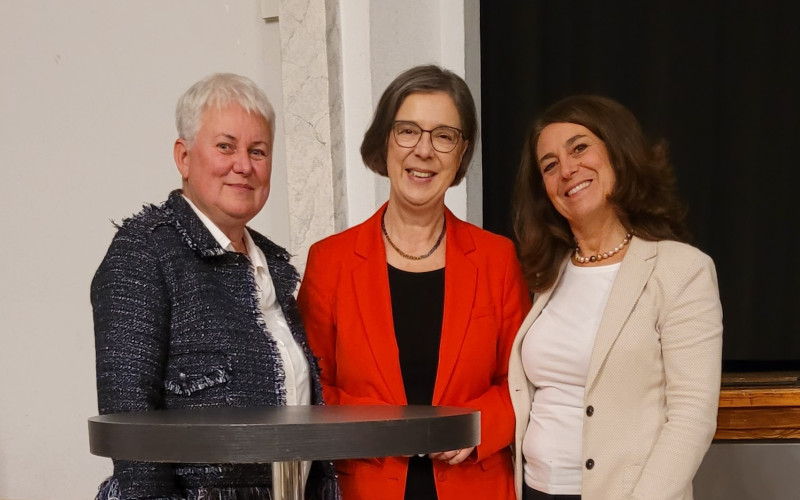 v.l. n.r. Birgit Momberg, Kassier Haus & Grund Neuburg-Schrobenhausen, Dr. Ulrike Kirchhoff, Vorstand Haus & Grund Bayern, RAin Claudia Czauderna, Stellvertretender Vorstand Haus & Grund Neuburg-Schrobenhausen