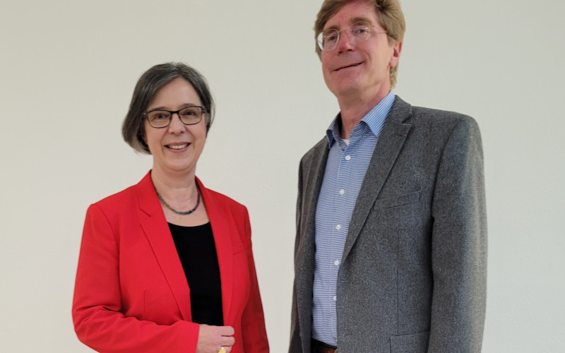 Jörg Baumann, Vorstand (re) und Dr. Ulrike Kirchhoff (li)