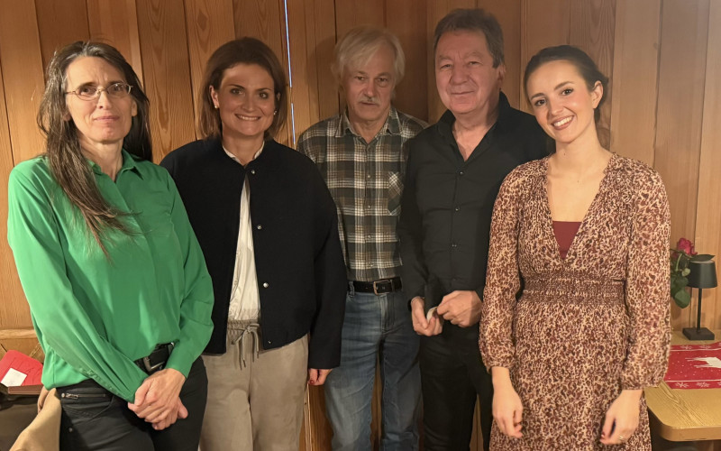 Erste Vorsitzende Rechtsanwältin Bettina Rothe-Humbert (2.v.links) und ihr Vorstandsteam sowie Referentin Lucia Hatz (1.v.rechts)