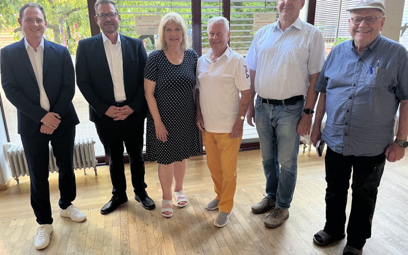  Bildunterschrift: Referent Peter Feldmeier (1. v.l.) mit dem ersten Vorsitzenden Andreas Berger (2. v.l) und seinem Team