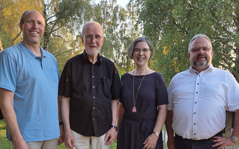 Bildunterschrift: Herr Lars Haidacher (links), RA Eberhard Kleine (2. von links), Referentin Dr. Ulrike Kirchhoff (3. von links) und Markus Streng (recht)