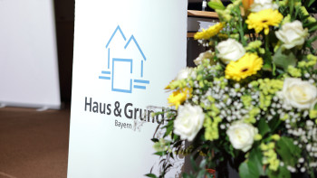 Logo Haus & Grund Bayern und Blumen 