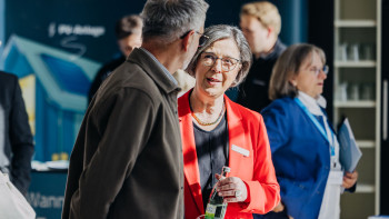 Personen beim Networking