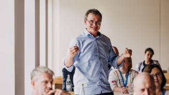 Personen in der Mitgliederversammlung