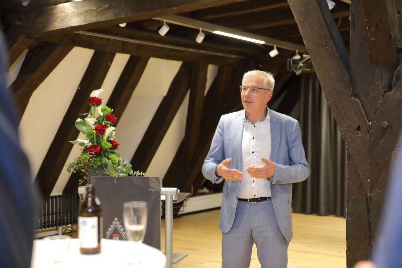 Herr Bumeder beim Empfang