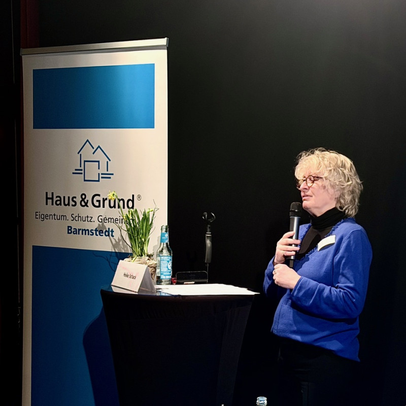 Die erste Vorsitzende, Heike Schack, führt durch die Veranstaltung und berichtet vom abgelaufenen Geschäftsjahr.