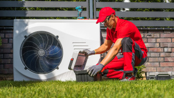Wärmepumpe mit Monteur