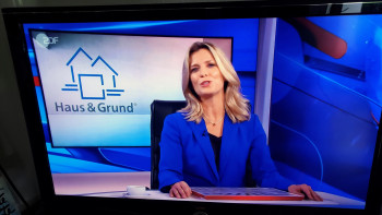 hug Logo auch für Satire gut hug Logo auch für Satire gut