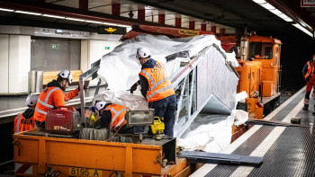 Stadtbahntunnel müssen unterhalten werden SWB Anlieferung Rolltreppen 