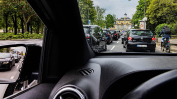 Adenauerallee vierspurig