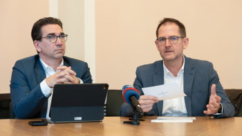 Die Etatsanierer Deus Fark