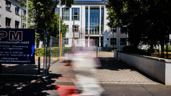 UN ins Haus der Generalpostdirektion