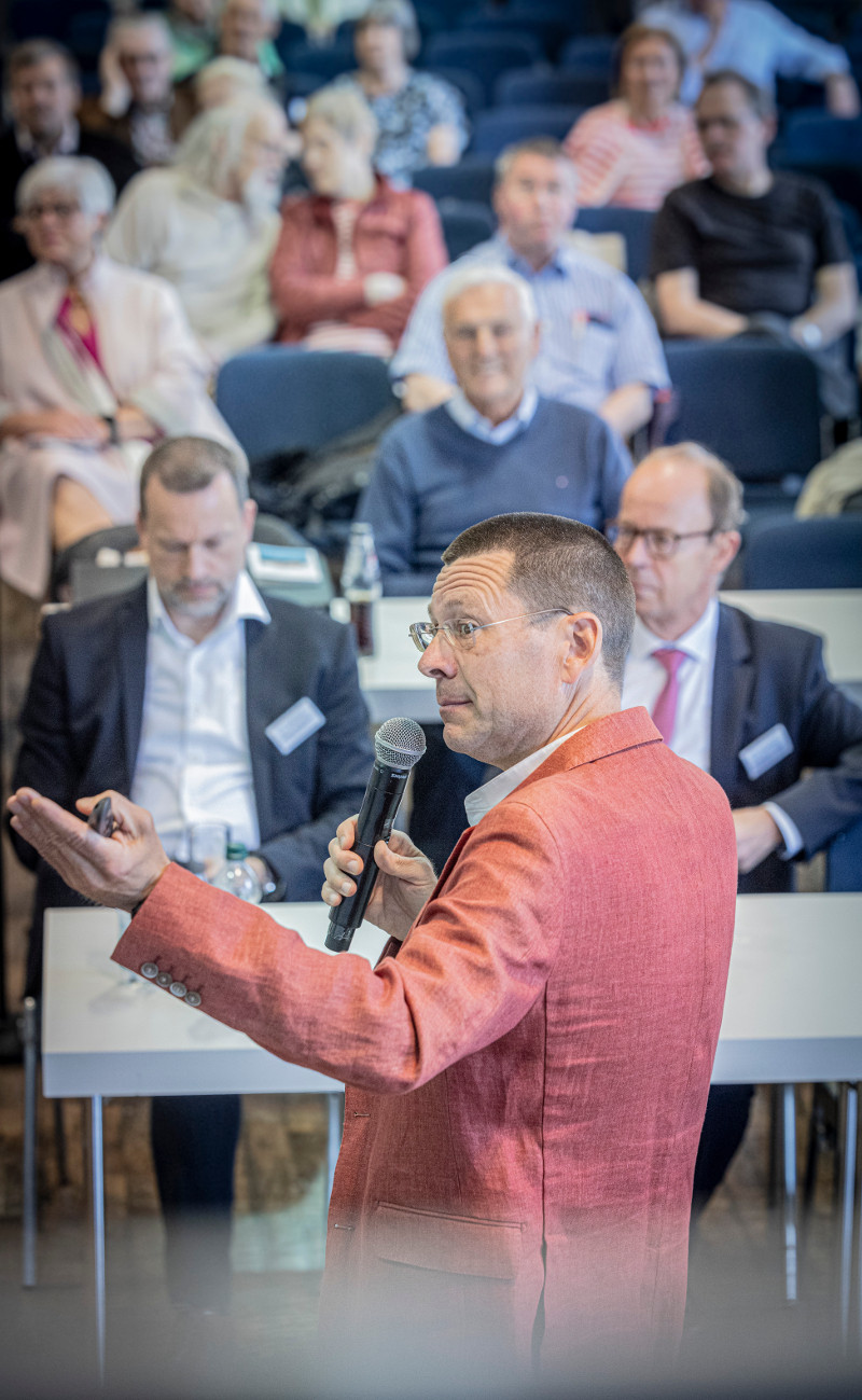 Dr. Karsten Brandt Dr. Karsten Brandt