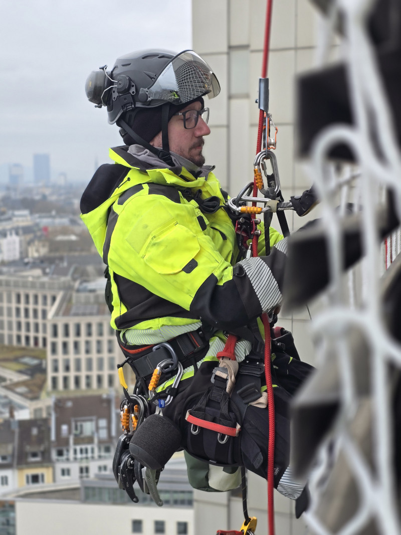 Industriekletterer an Stadthaus