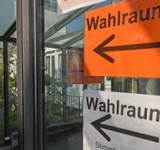 Wahlraum Hinweisschilder 