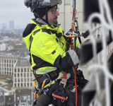Industriekletterer an Stadthaus