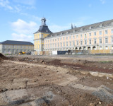 Auf dieser Fläche soll die Interimsaula entstehen