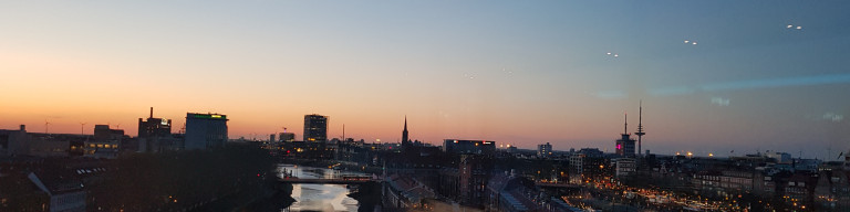 bremen-hafen-nacht Hafen von Bremen bei Dämmerung
