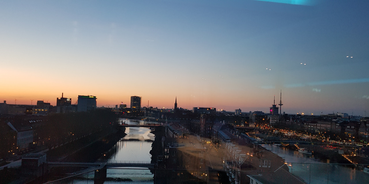 bremen-hafen-nacht Hafen von Bremen bei Dämmerung