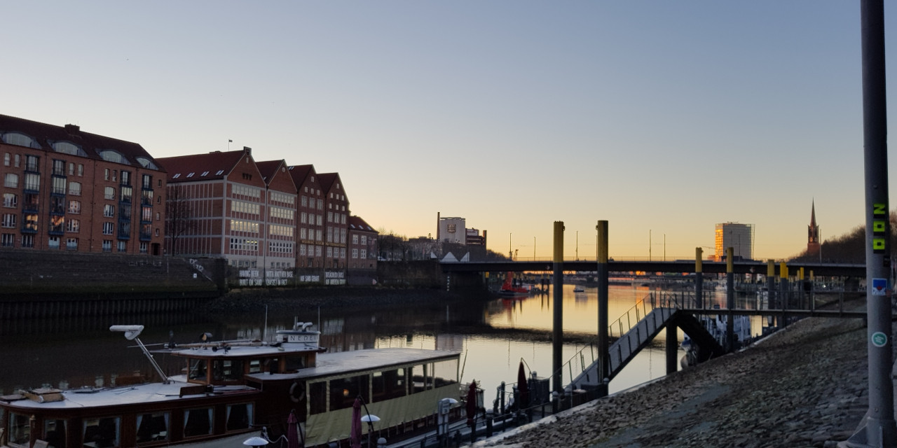 Bremen Hafen Hafen von Bremen bei Dämmerung 2