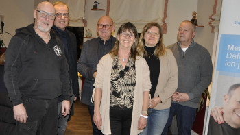 von links nach rechts: Hermann Hansen, Burkhard Linke, Andrè Jörns, davor Andrea Neuwohner, Therese Graf und Manfred Speidel