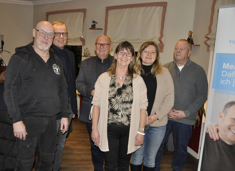 von links nach rechts: Hermann Hansen, Burkhard Linke, Andrè Jörns, davor Andrea Neuwohner, Therese Graf und Manfred Speidel
