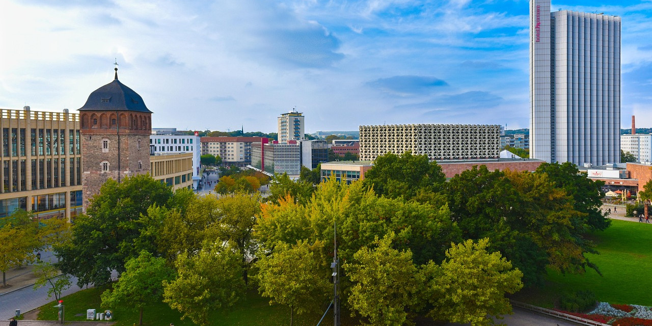 Roter Turm, Stadthalle und Hotel Kongress