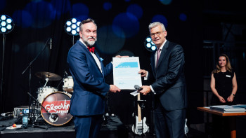 Anlässlich seines zehnjährigen Jubiläums als Vizepräsident von Haus & Grund Deutschland wurde Alexander Blazek mit dem Großen Ehrenzeichen des Verbandes ausgezeichnet.