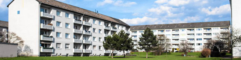 Mehrfamilienhaus mit großem Garten