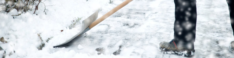 Schneeschippe in Aktion