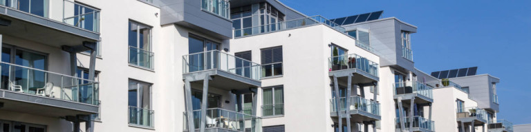 Neubau-Häuser mit Mietwohnungen