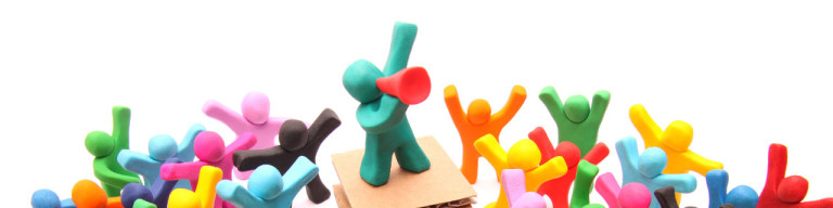 Bunte Knetfiguren versammeln sich
