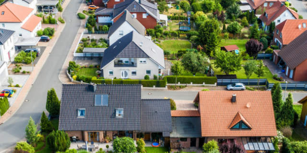 Wohngebiet mit Einfamilienhäusern