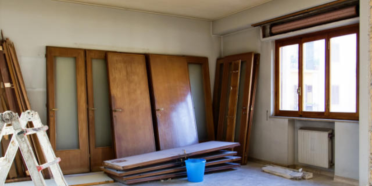 Eine Wohnung wird saniert