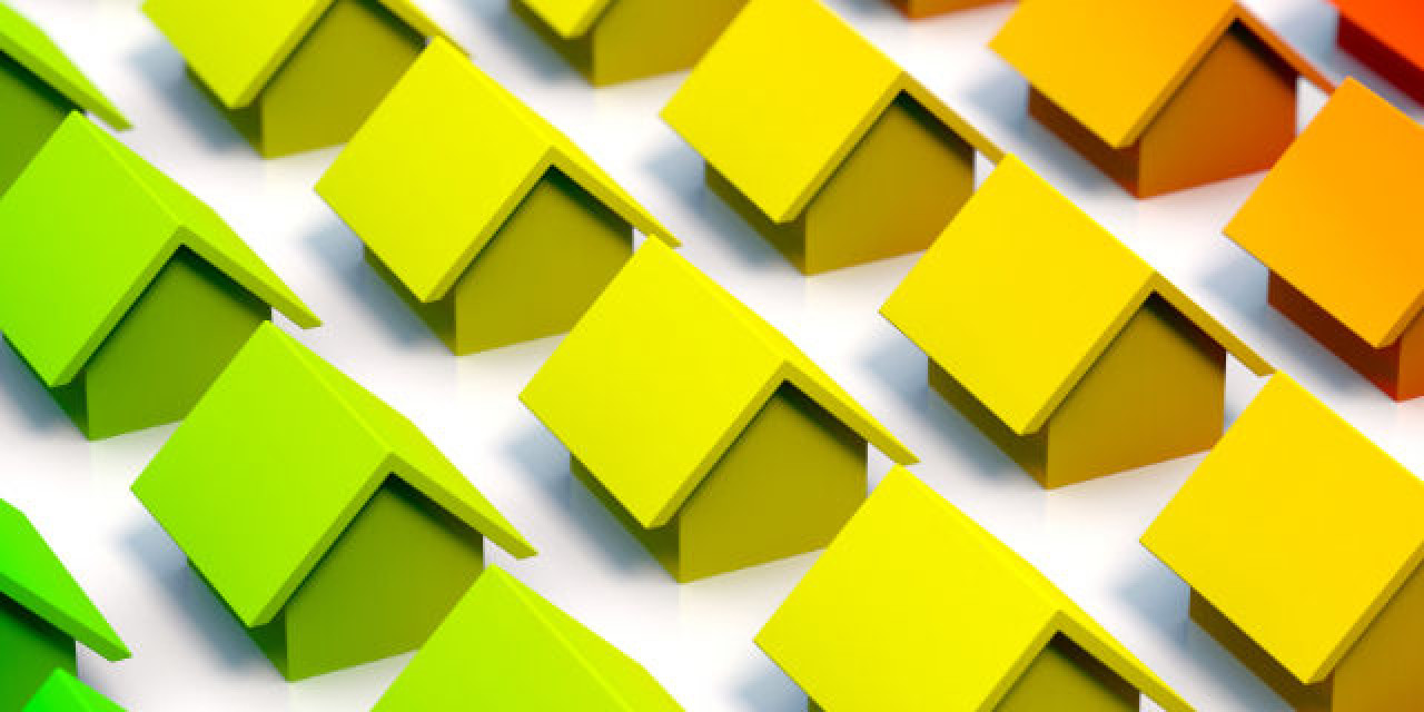 Grüne, gelbe und rote 3D Spielzeughäuser