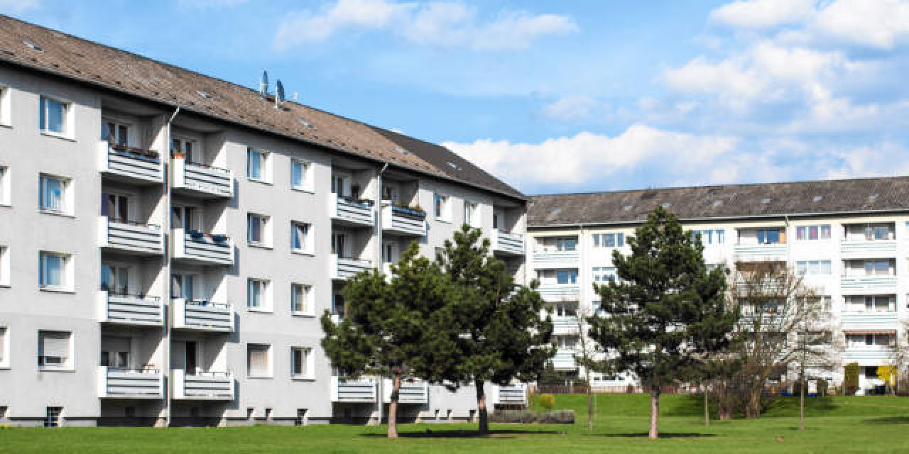 Mehrfamilienhaus mit großem Garten