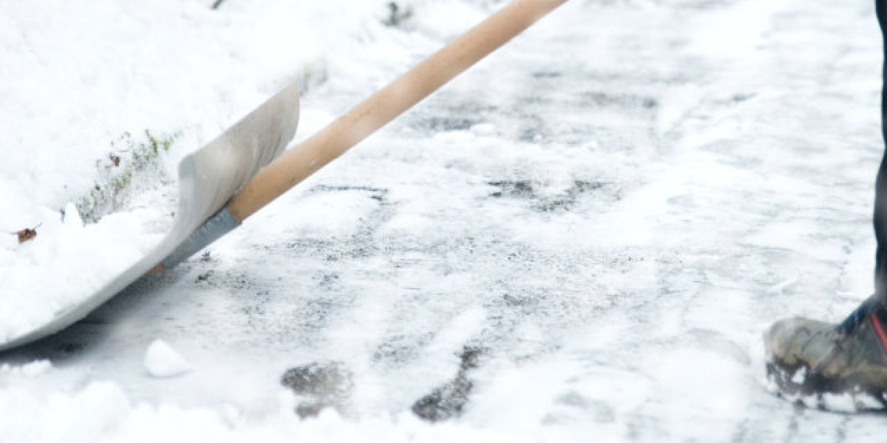 Schneeschippe in Aktion