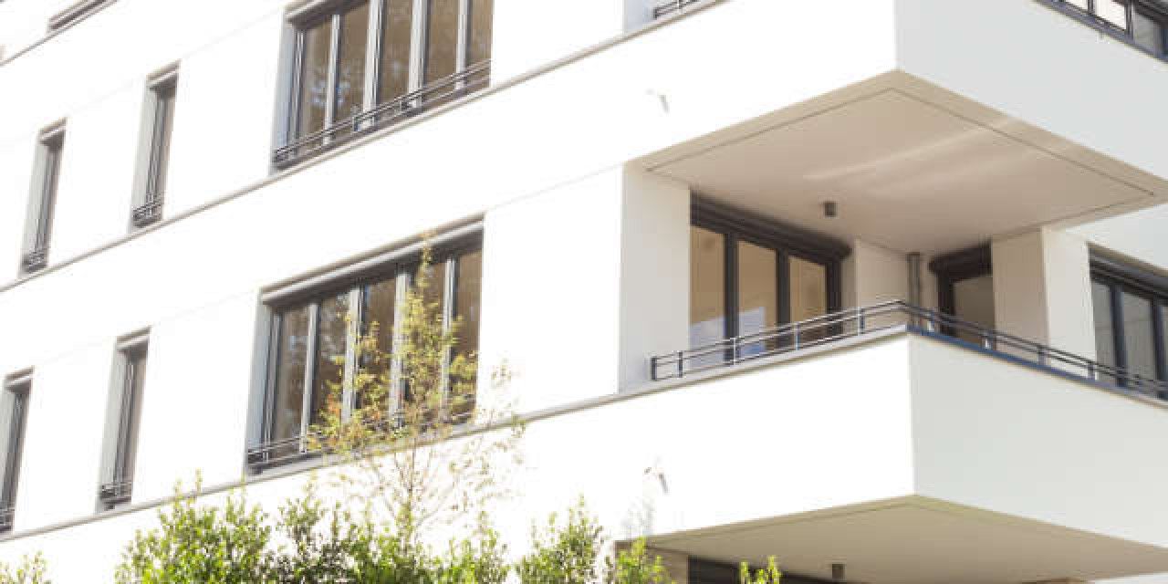 Modernes Mehrfamilienhaus