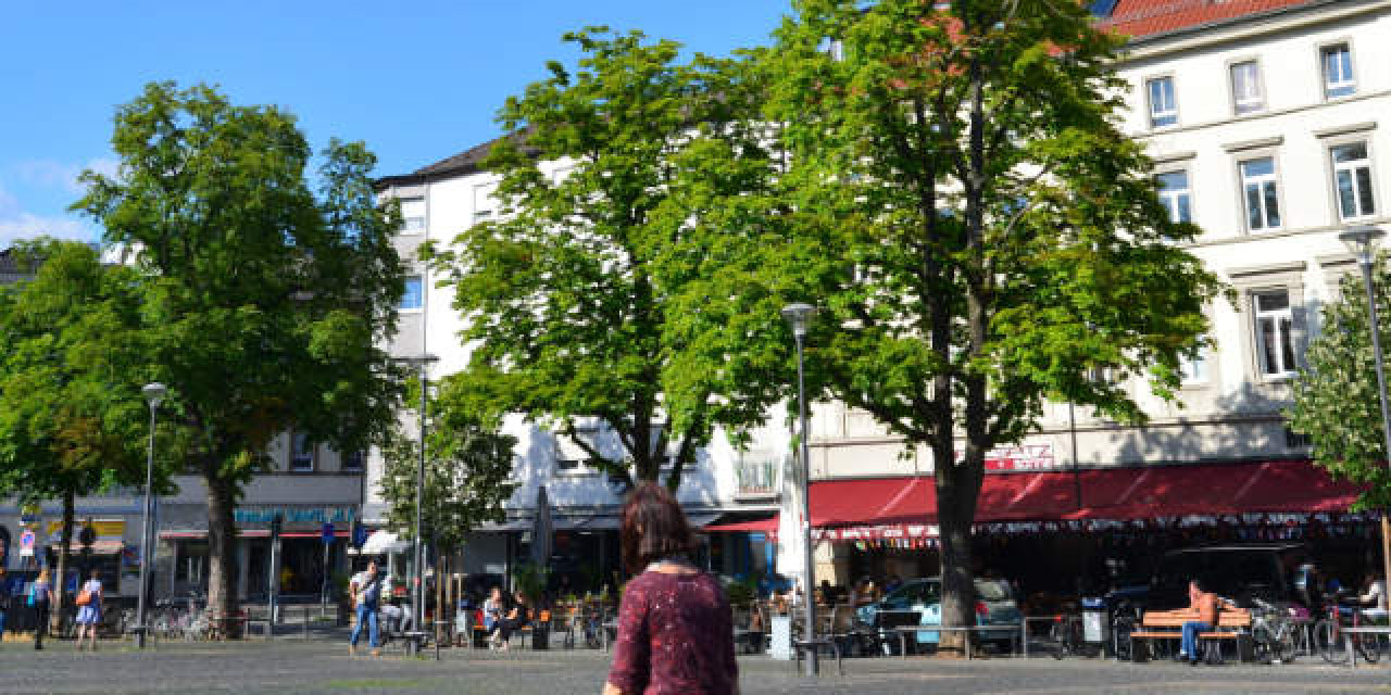 Marktplatz mit Wohnungen und Gewerbe