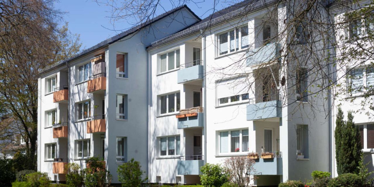 Mehrfamilienhäuser mit Balkonen