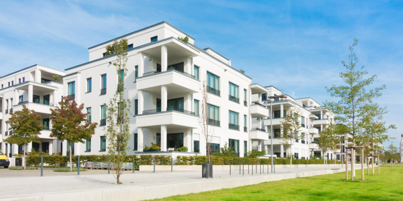 Modernes Mehrparteienhaus