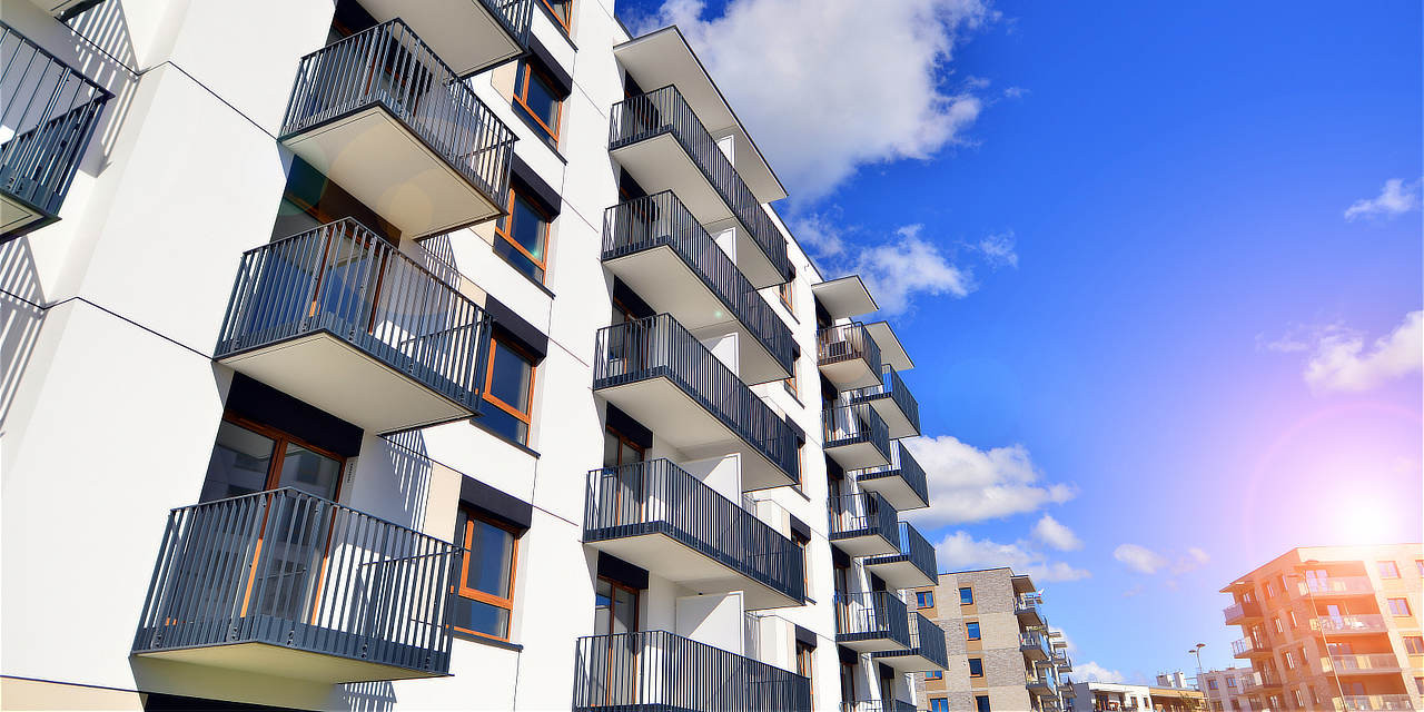 Modernes Mehrparteienhaus