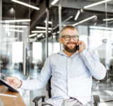 Immobilienverwalter im Büro